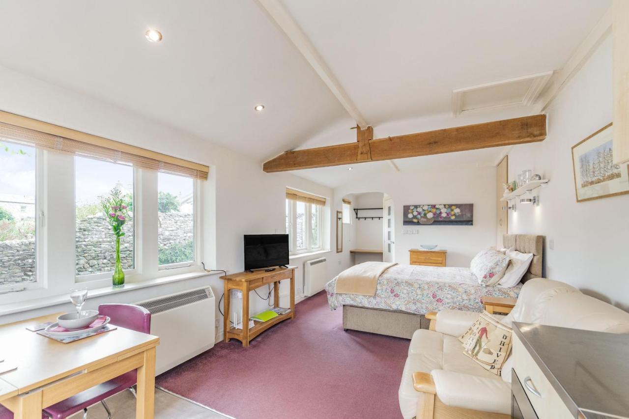 The Friendly Room Austwick Bagian luar foto