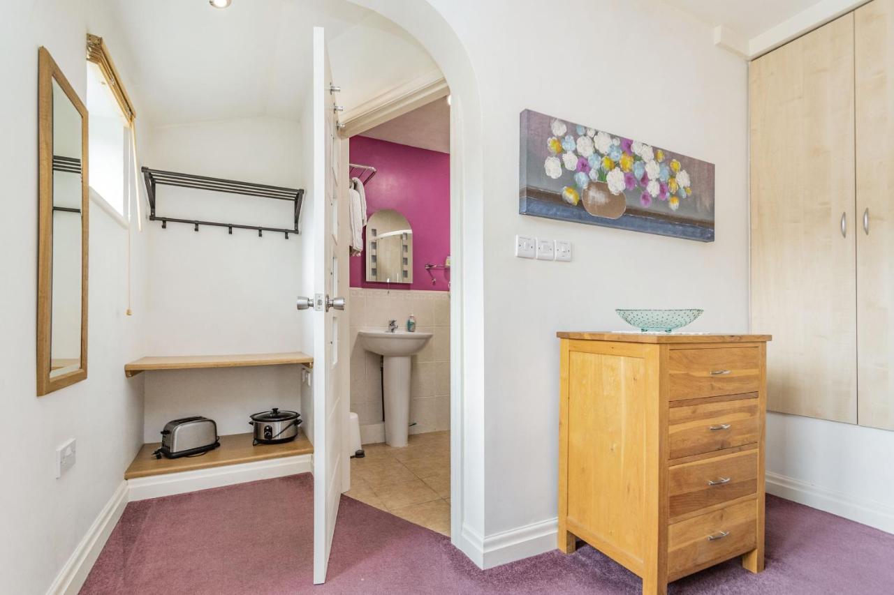 The Friendly Room Austwick Bagian luar foto